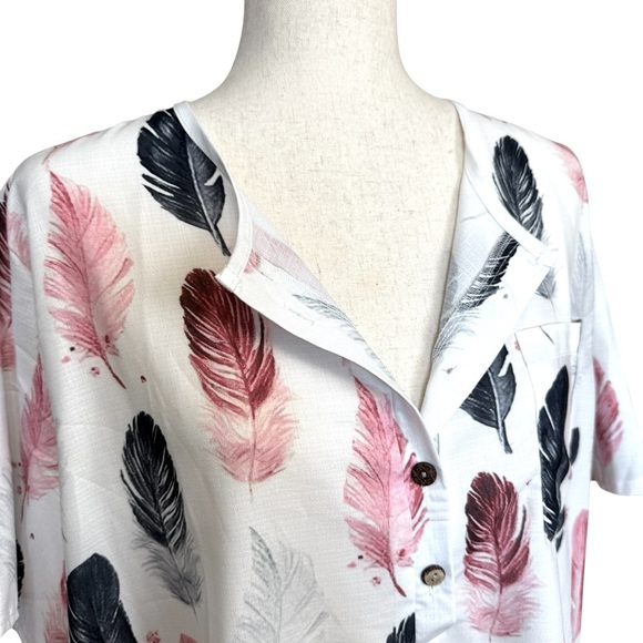 Women's Feather Print Button-Up Top. White Pink Size 3X #1493 - Picture 3 of 6
